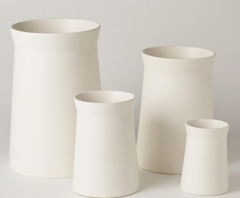 Soft Curve Vase, Moon